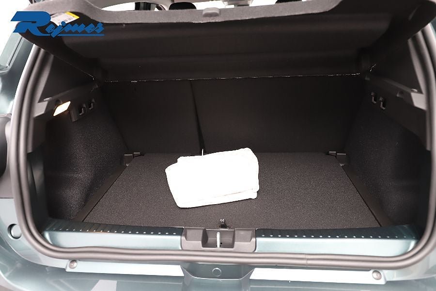 Vehicle Image 22