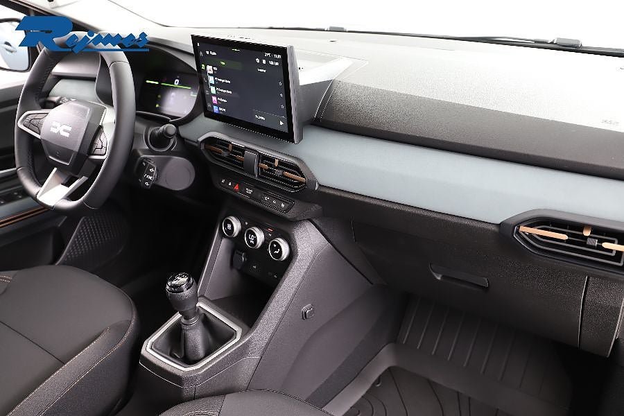 Vehicle Image 25