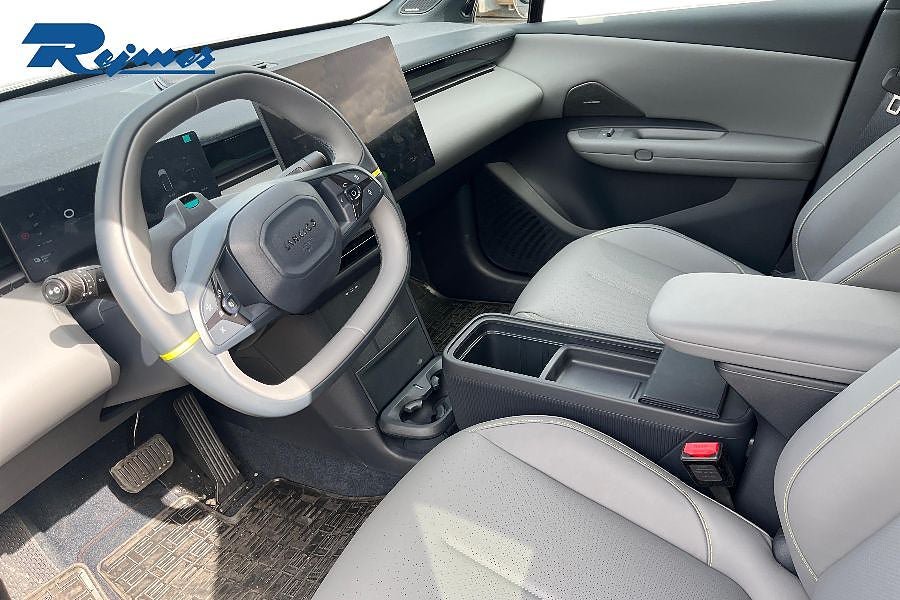 Vehicle Image 6