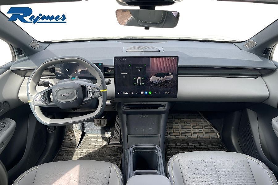 Vehicle Image 7