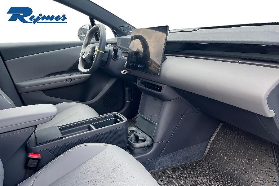 Vehicle Image 11