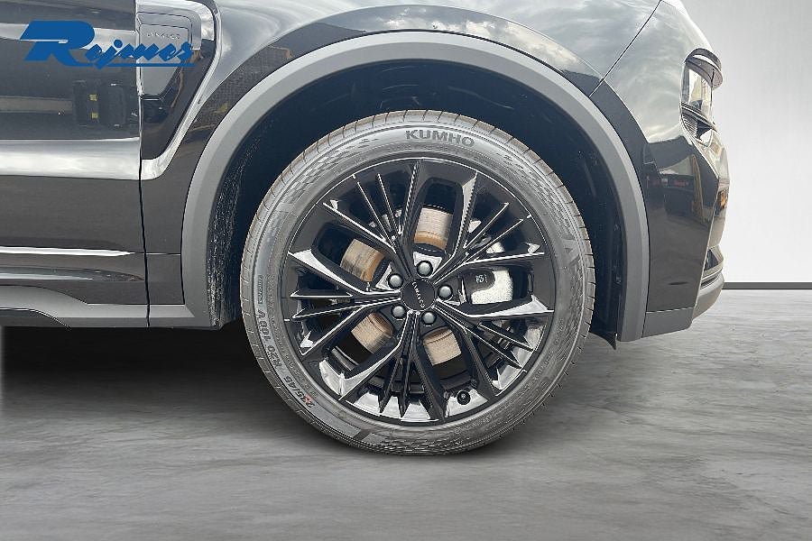 Vehicle Image 19