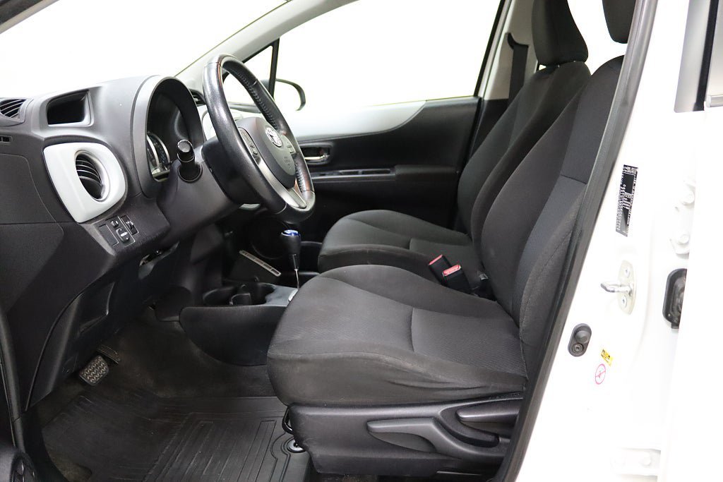 Vehicle Image 10