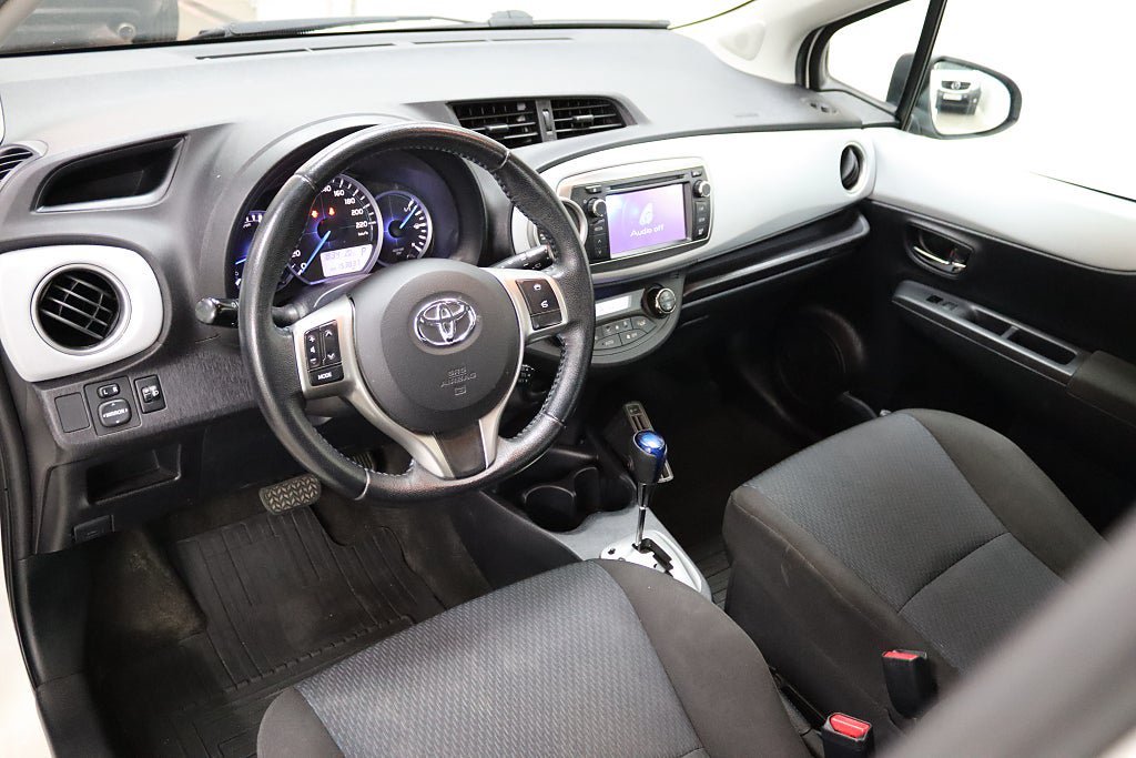Vehicle Image 11