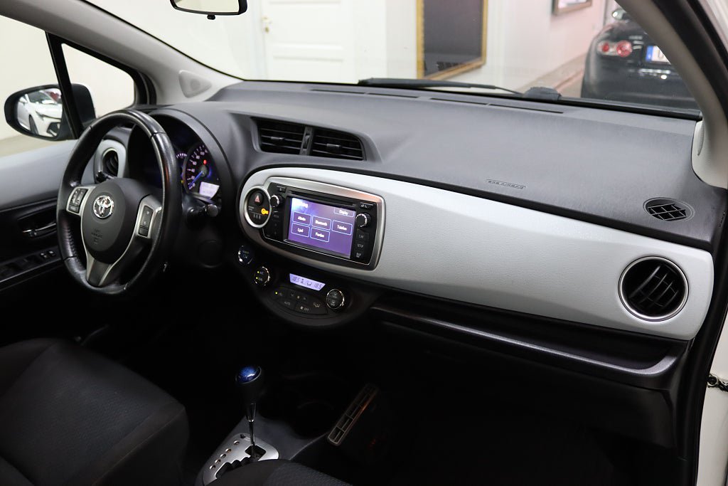Vehicle Image 13