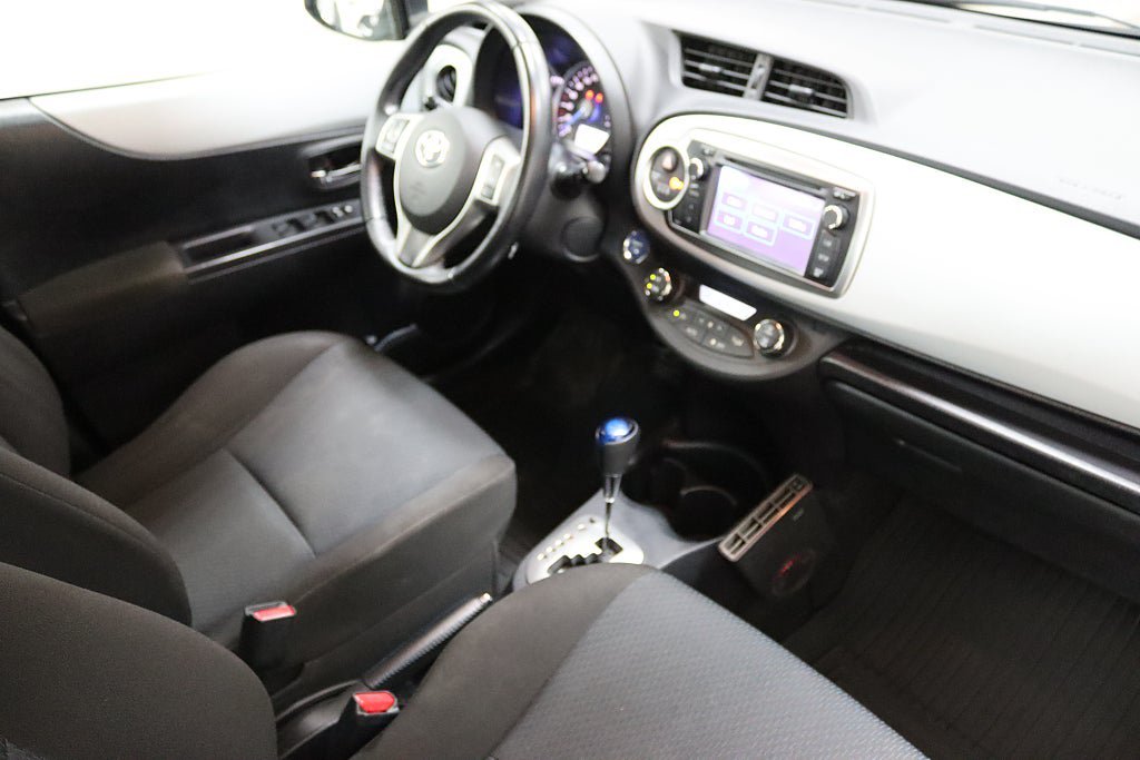 Vehicle Image 14
