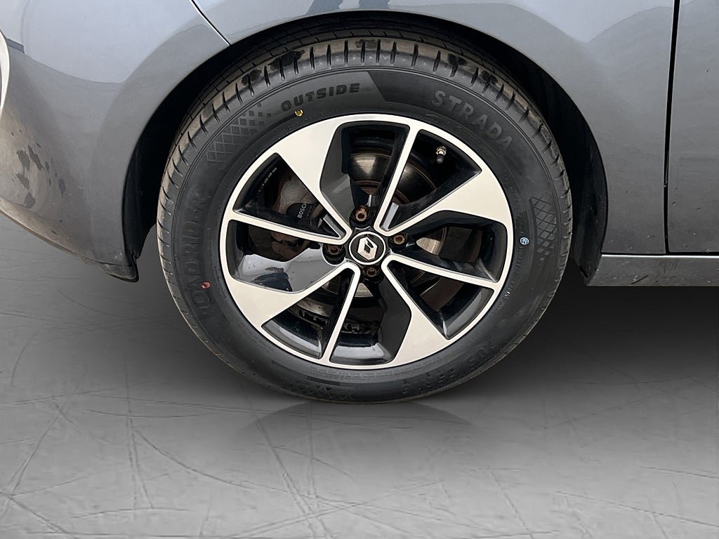 Vehicle Image 25