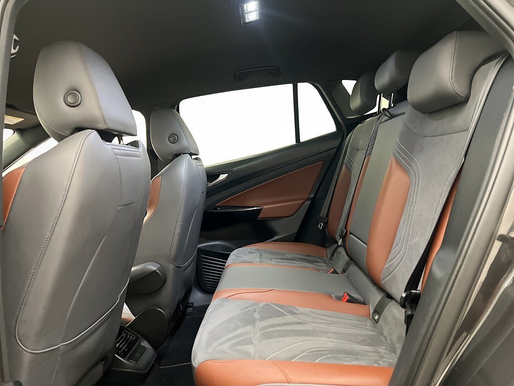 Vehicle Image 23