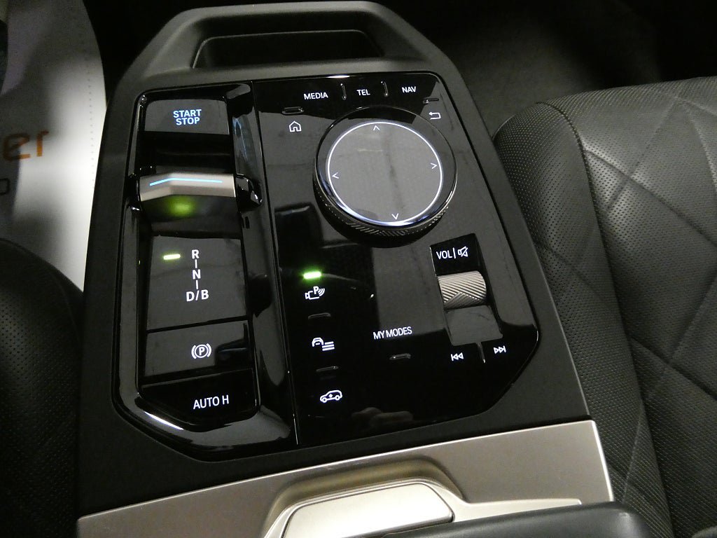 Vehicle Image 24