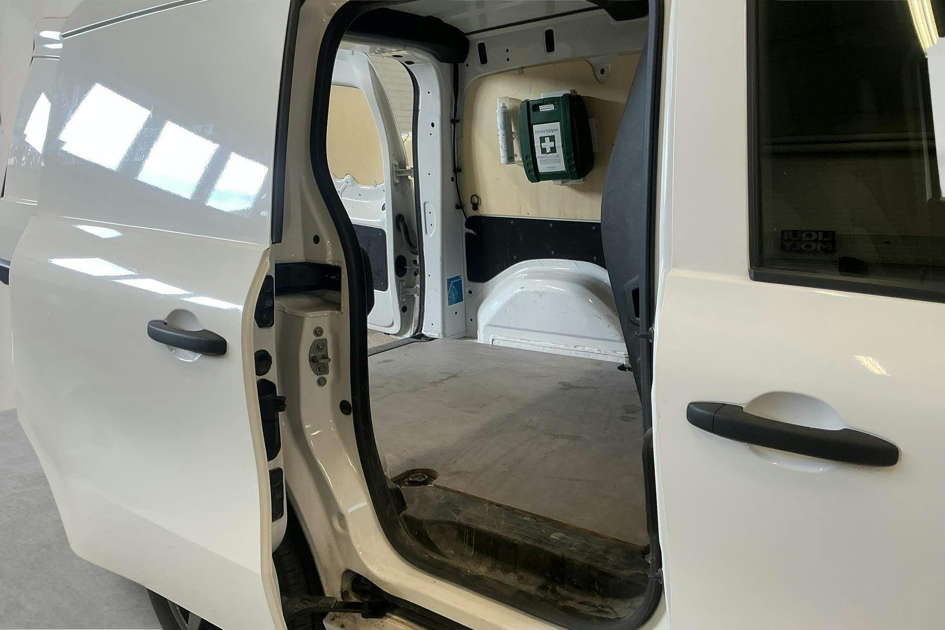 Vehicle Image 8
