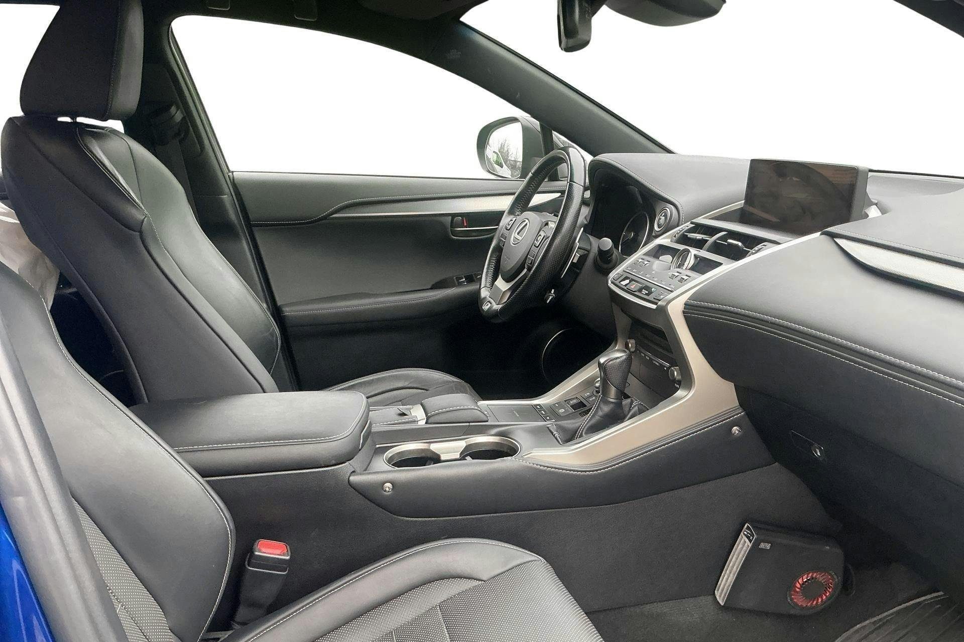 Vehicle Image 7