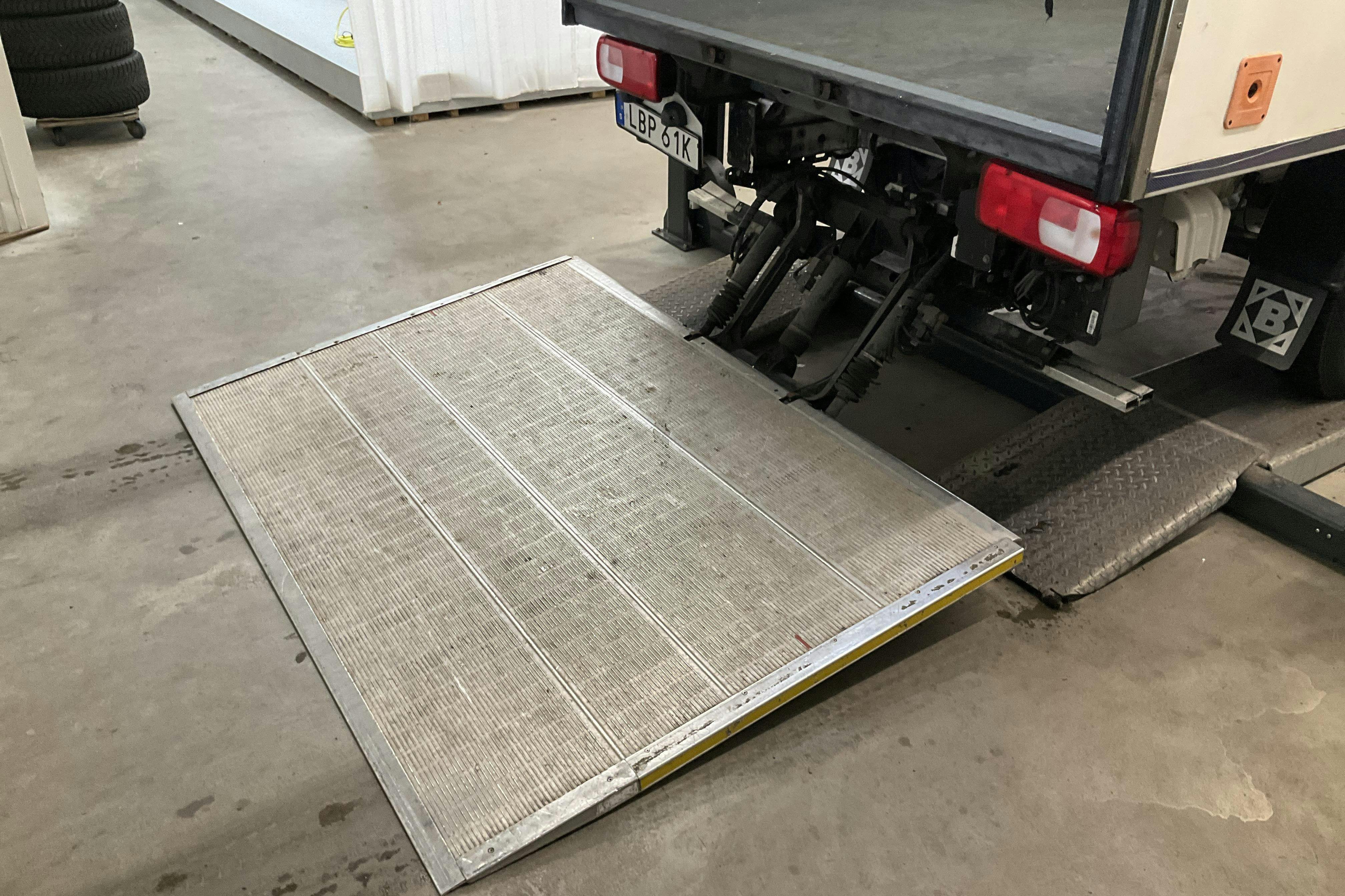 Vehicle Image 9