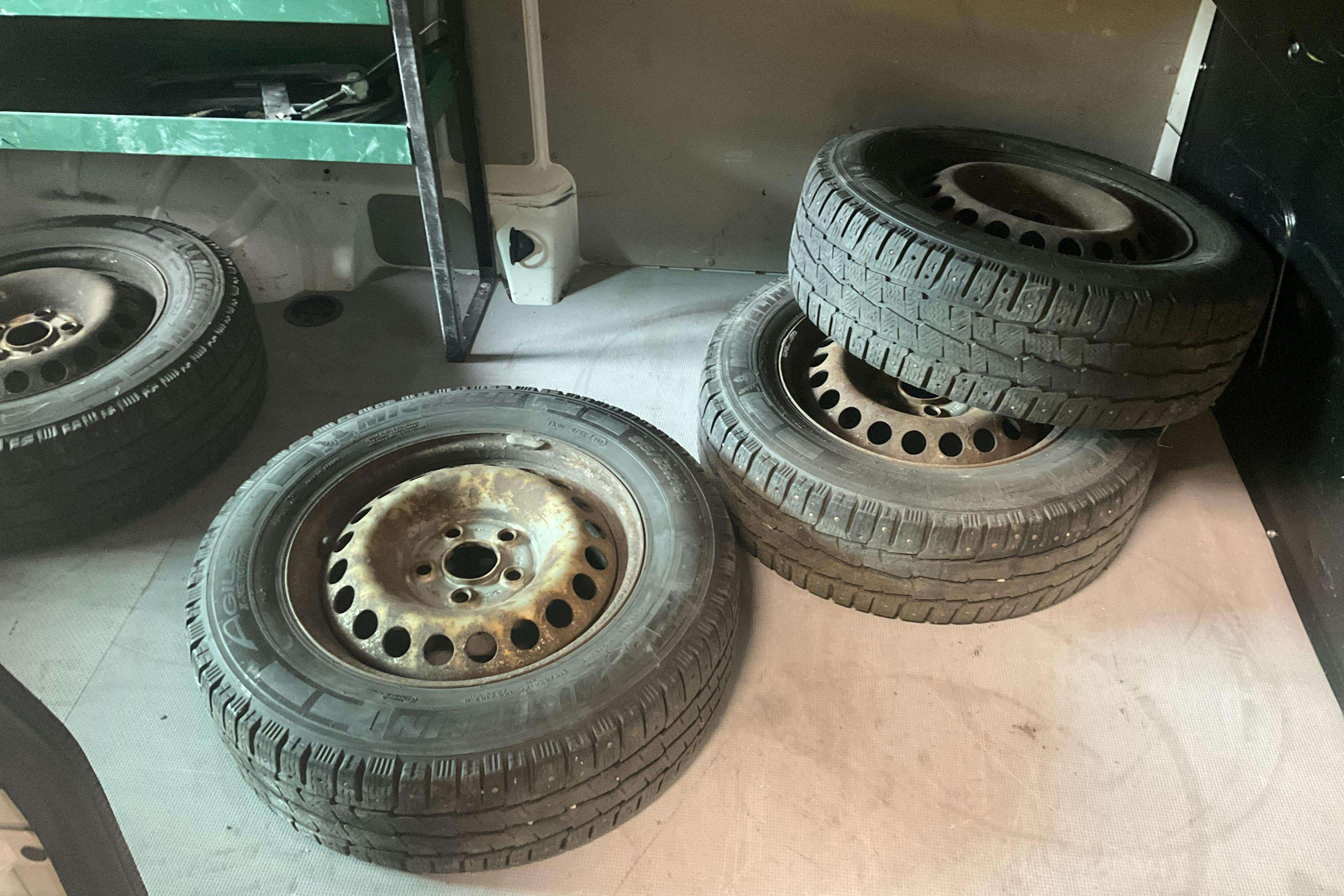 Vehicle Image 12