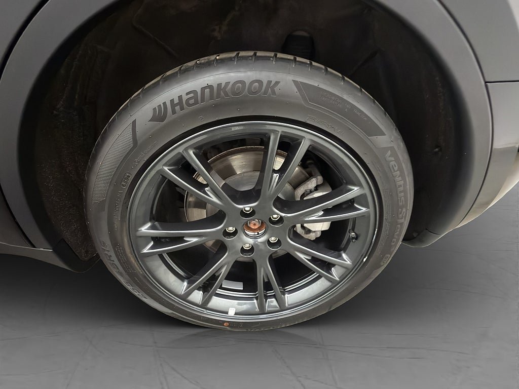 Vehicle Image 32