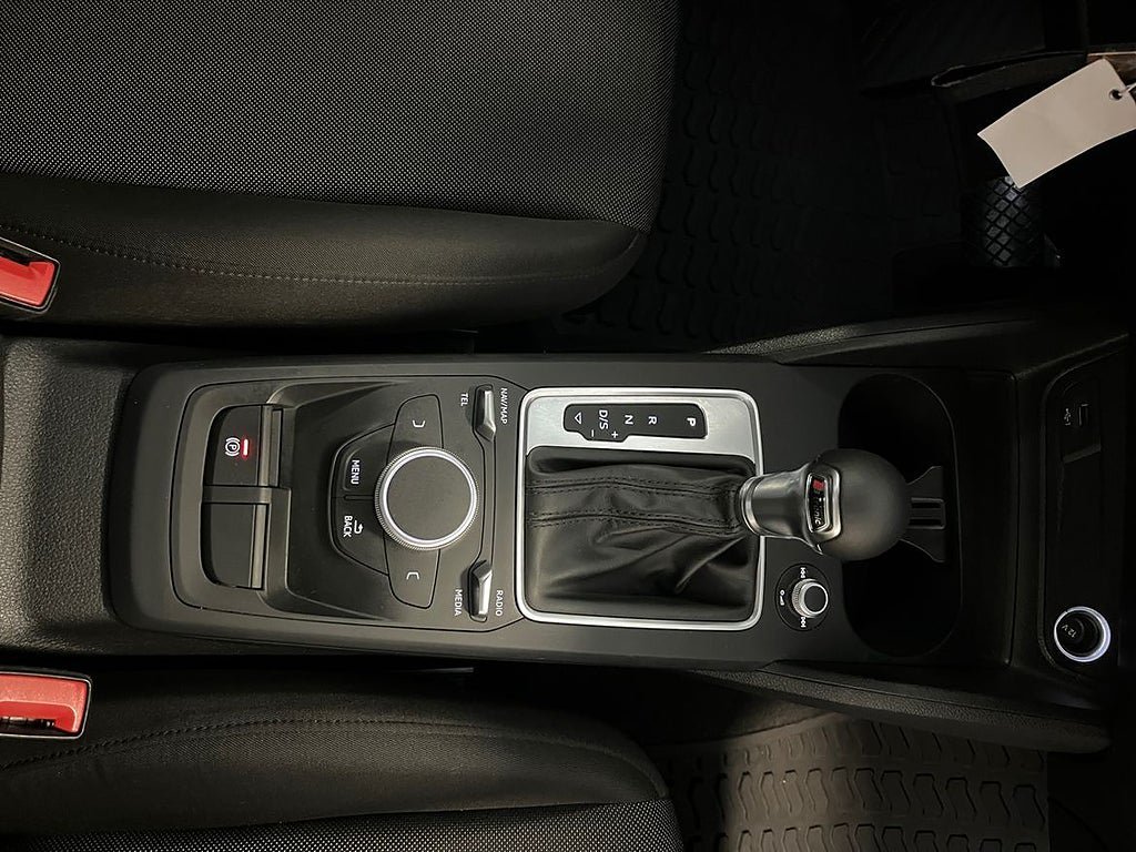 Vehicle Image 18