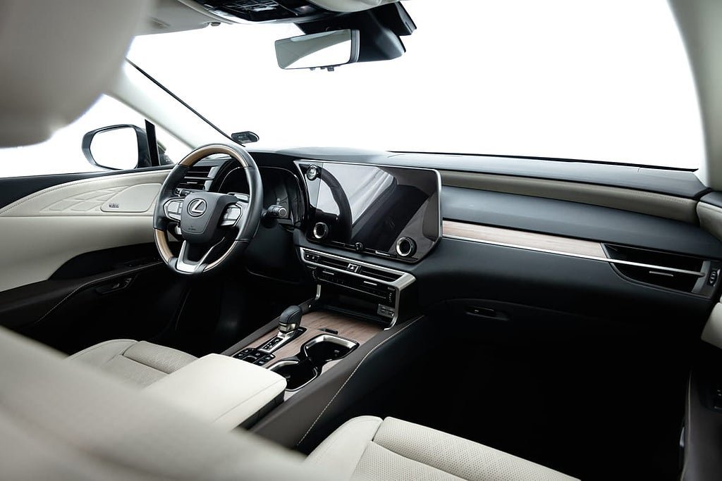 Vehicle Image 16