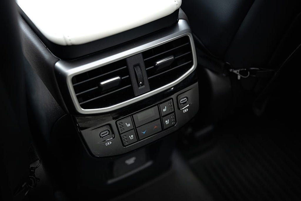 Vehicle Image 23
