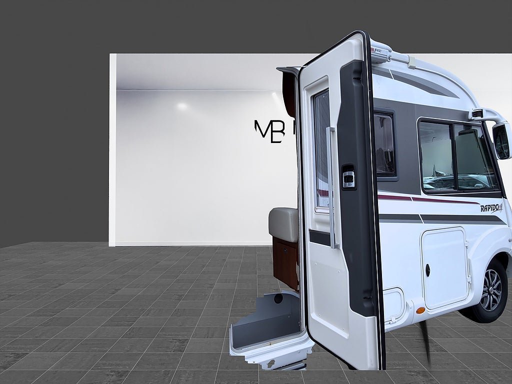 Vehicle Image 8