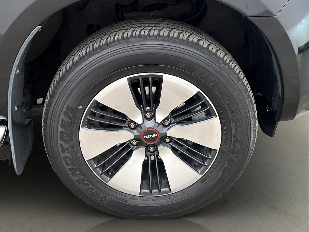 Vehicle Image 35