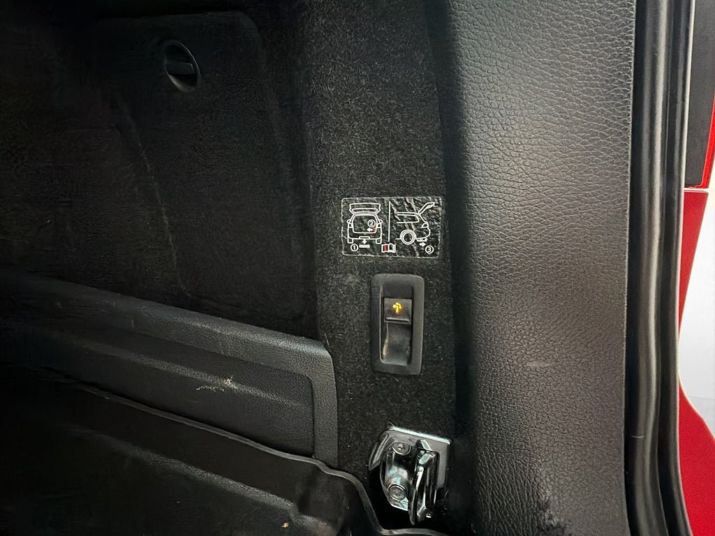 Vehicle Image 28