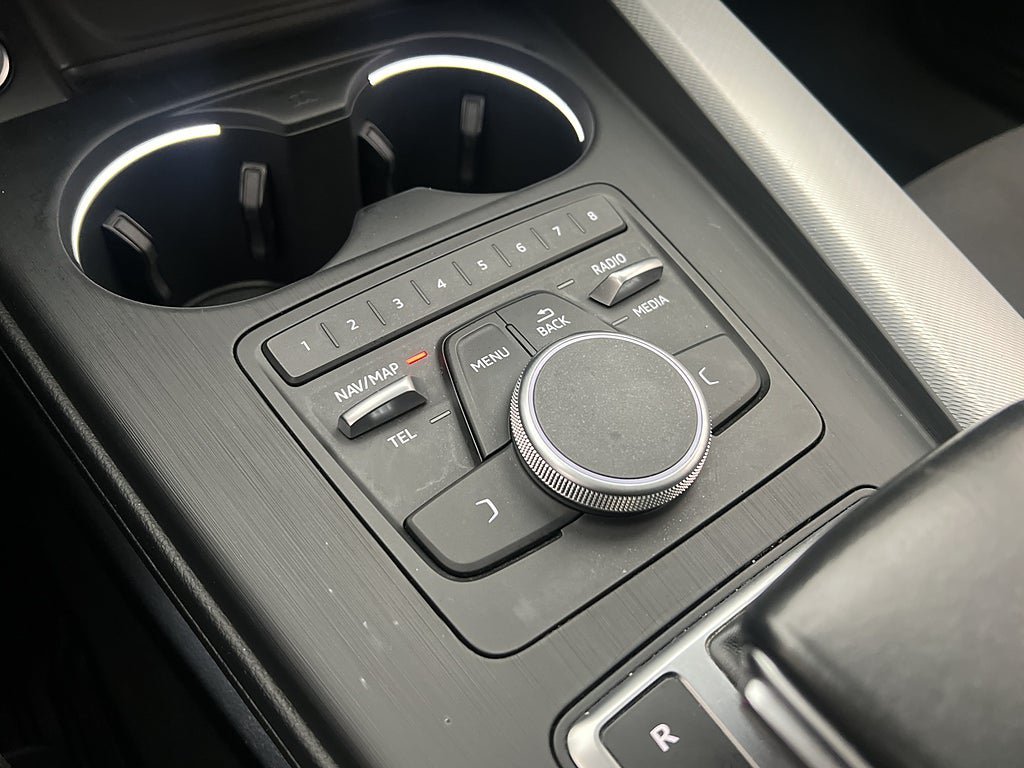 Vehicle Image 25