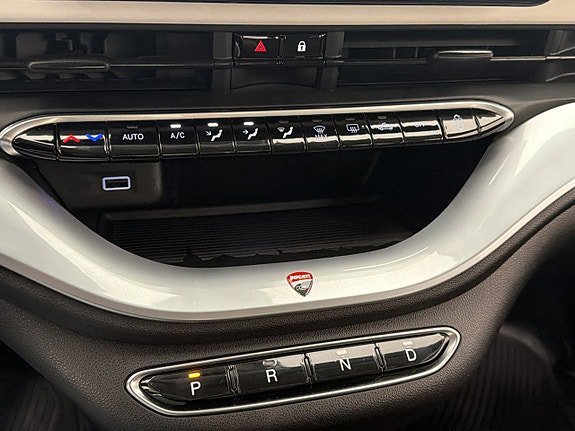 Vehicle Image 27