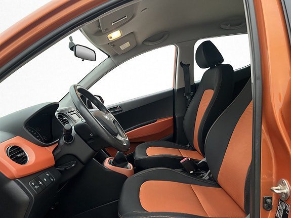 Vehicle Image 9