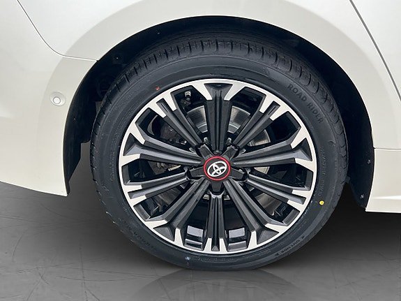 Vehicle Image 30