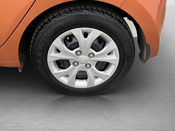 Vehicle Image 24