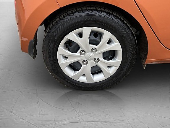 Vehicle Image 25