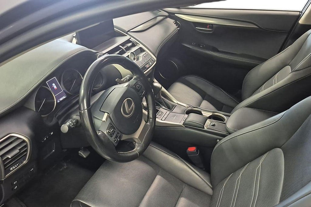 Vehicle Image 14