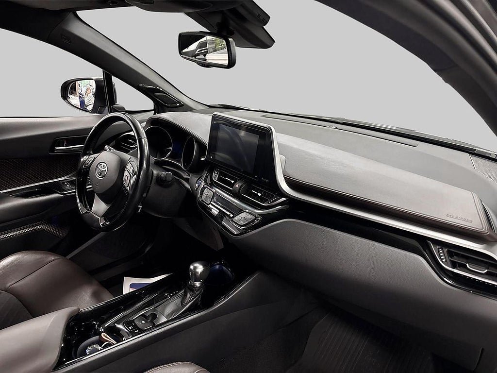 Vehicle Image 10