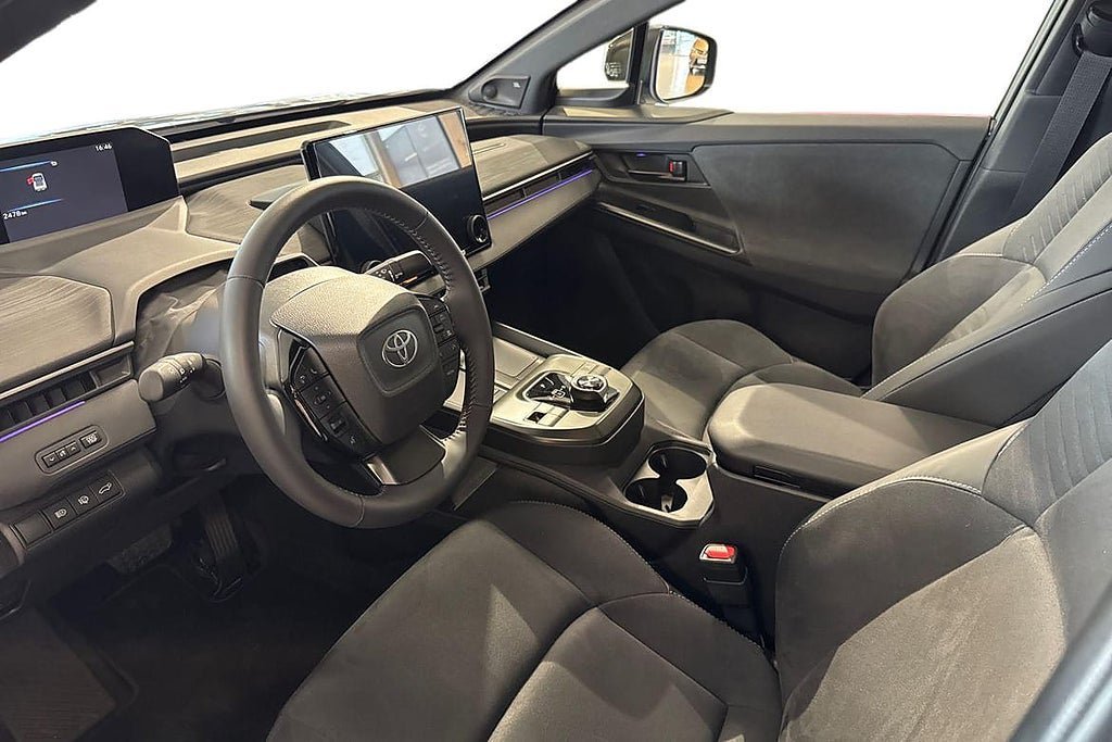 Vehicle Image 14