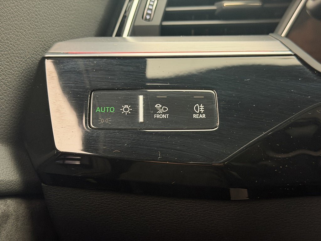 Vehicle Image 29