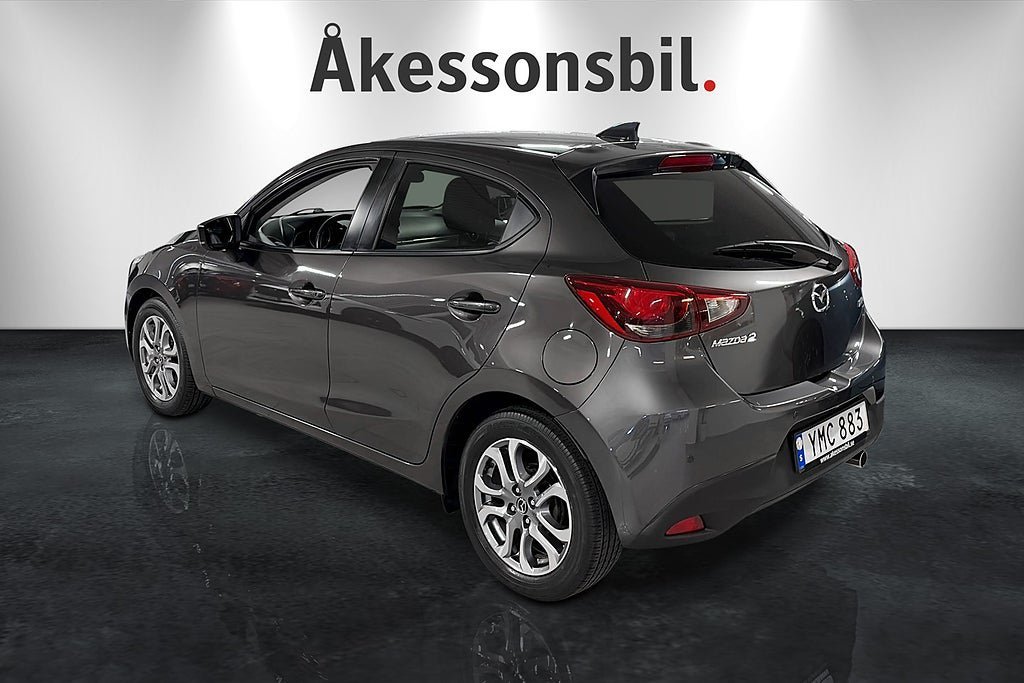 Vehicle Image 6