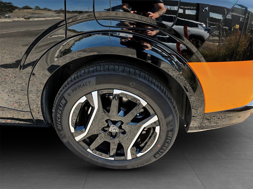 Vehicle Image 9
