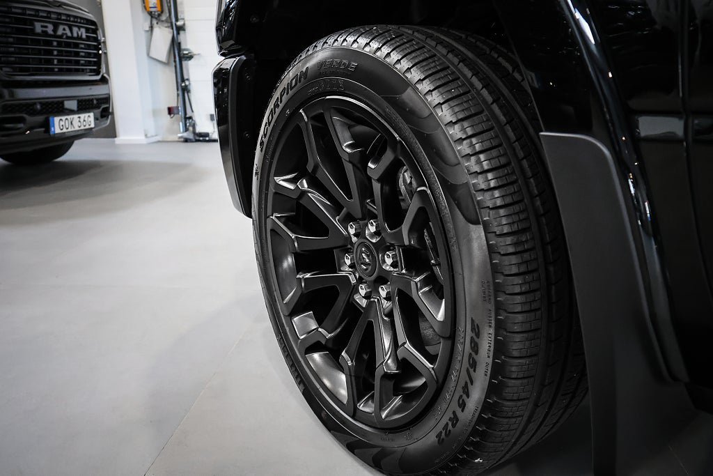 Vehicle Image 14