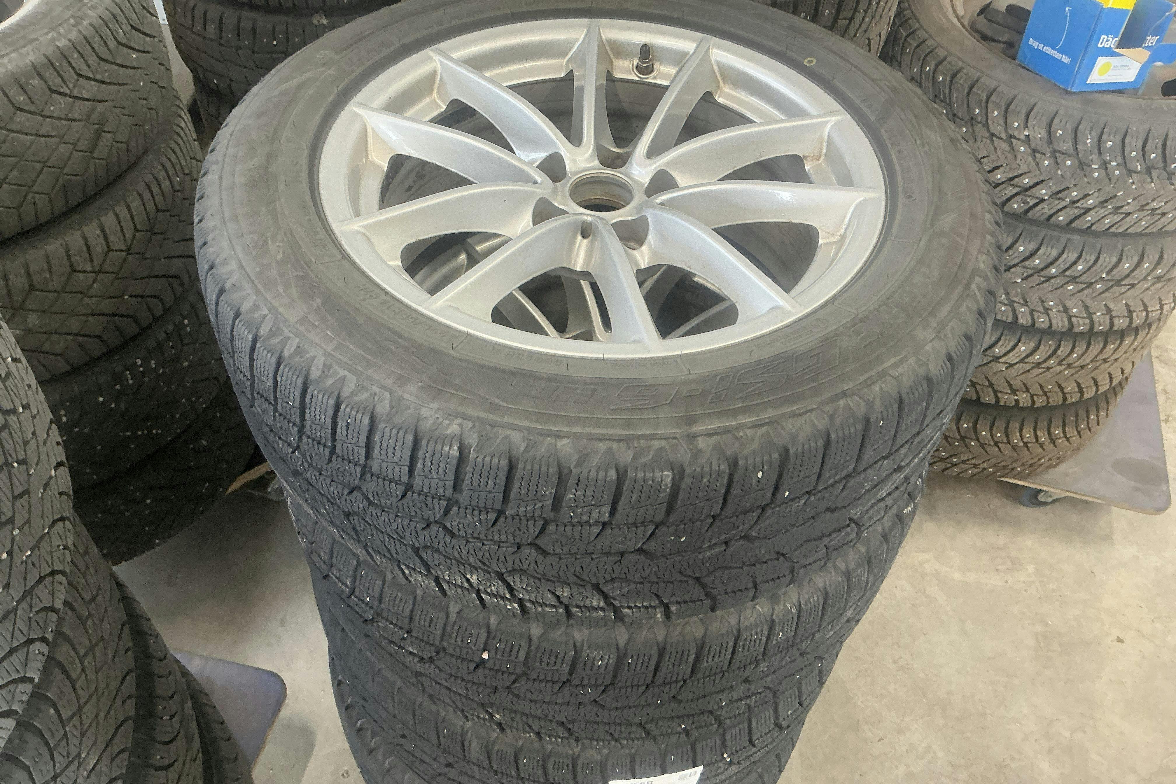 Vehicle Image 15