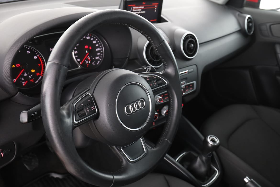 Vehicle Image 12