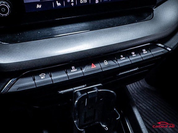 Vehicle Image 25