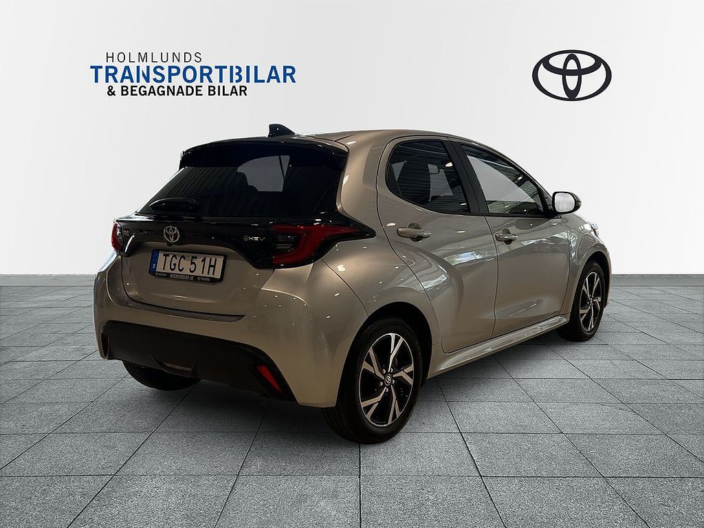 Vehicle Image 10
