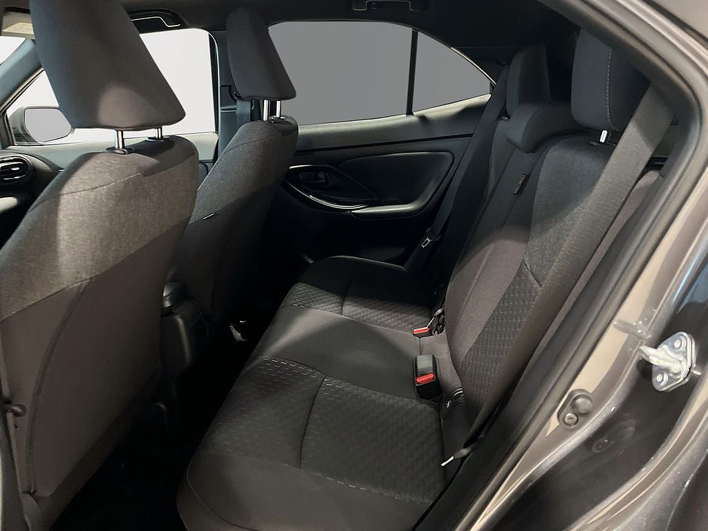 Vehicle Image 6