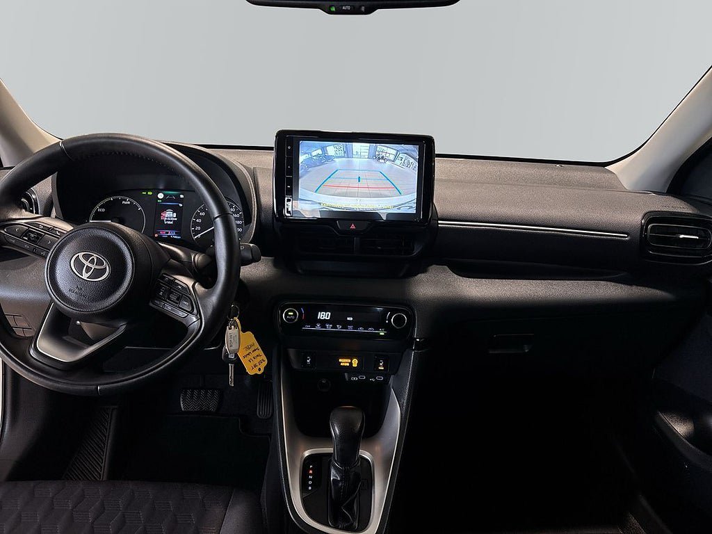 Vehicle Image 8