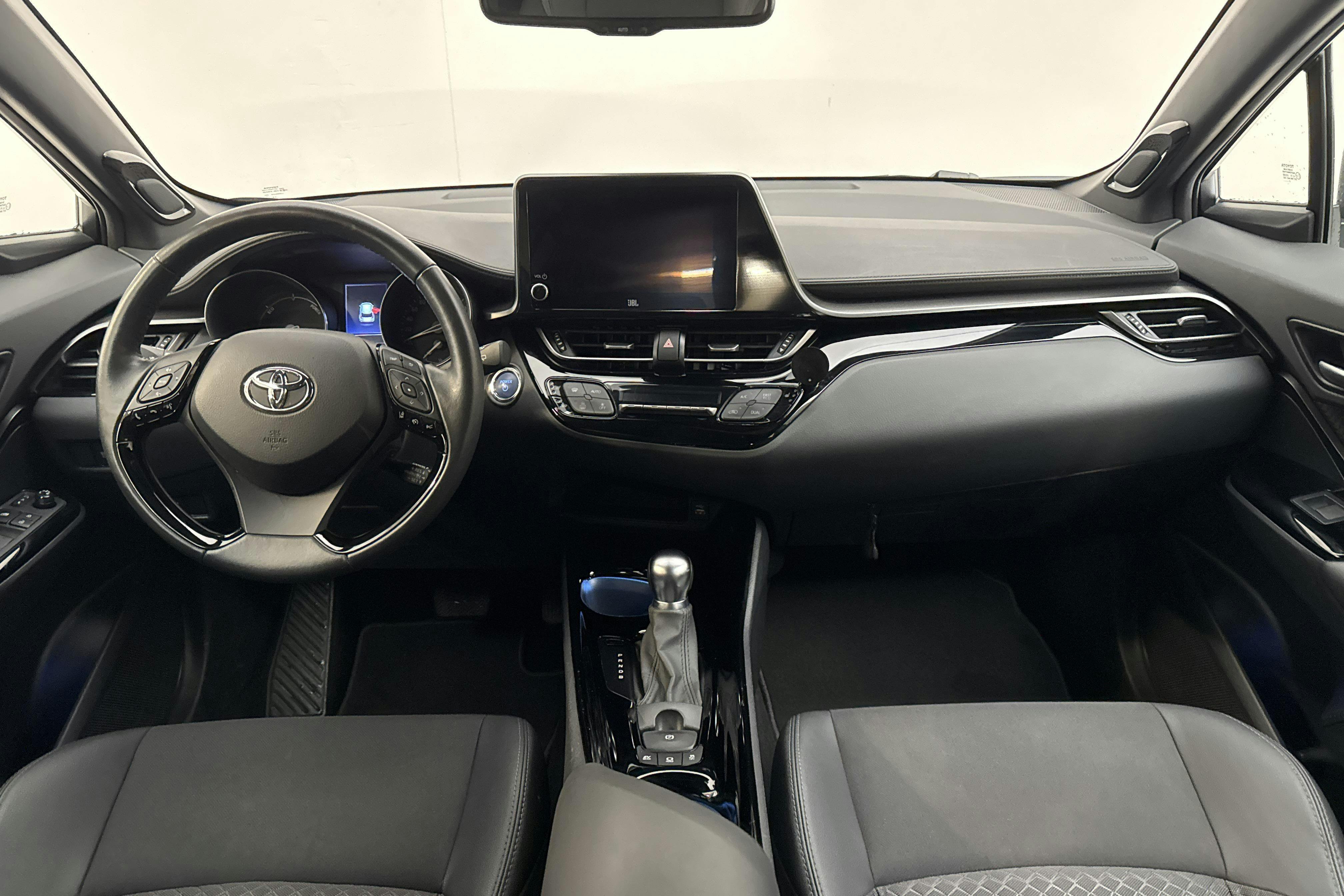 Vehicle Image 6
