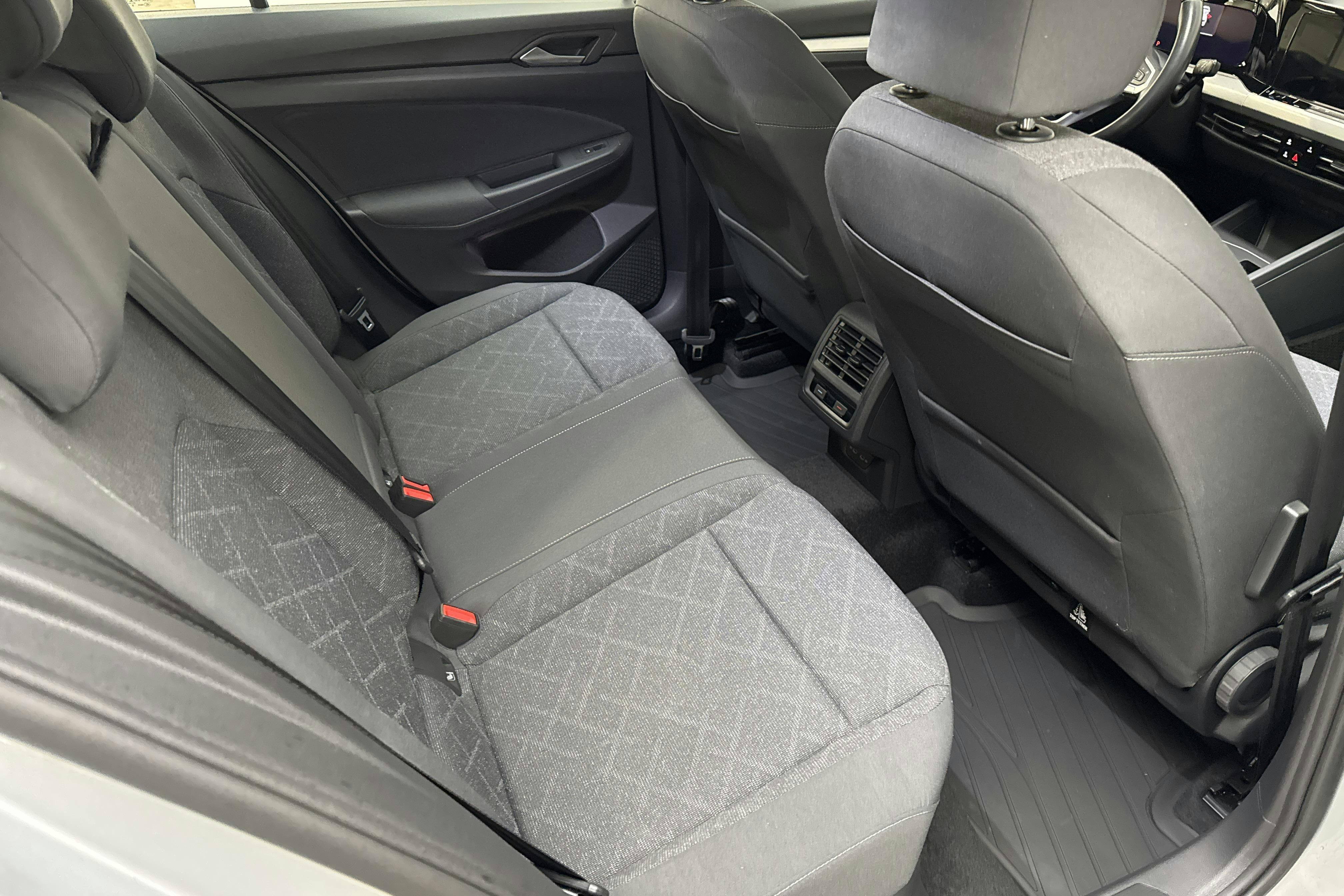 Vehicle Image 8