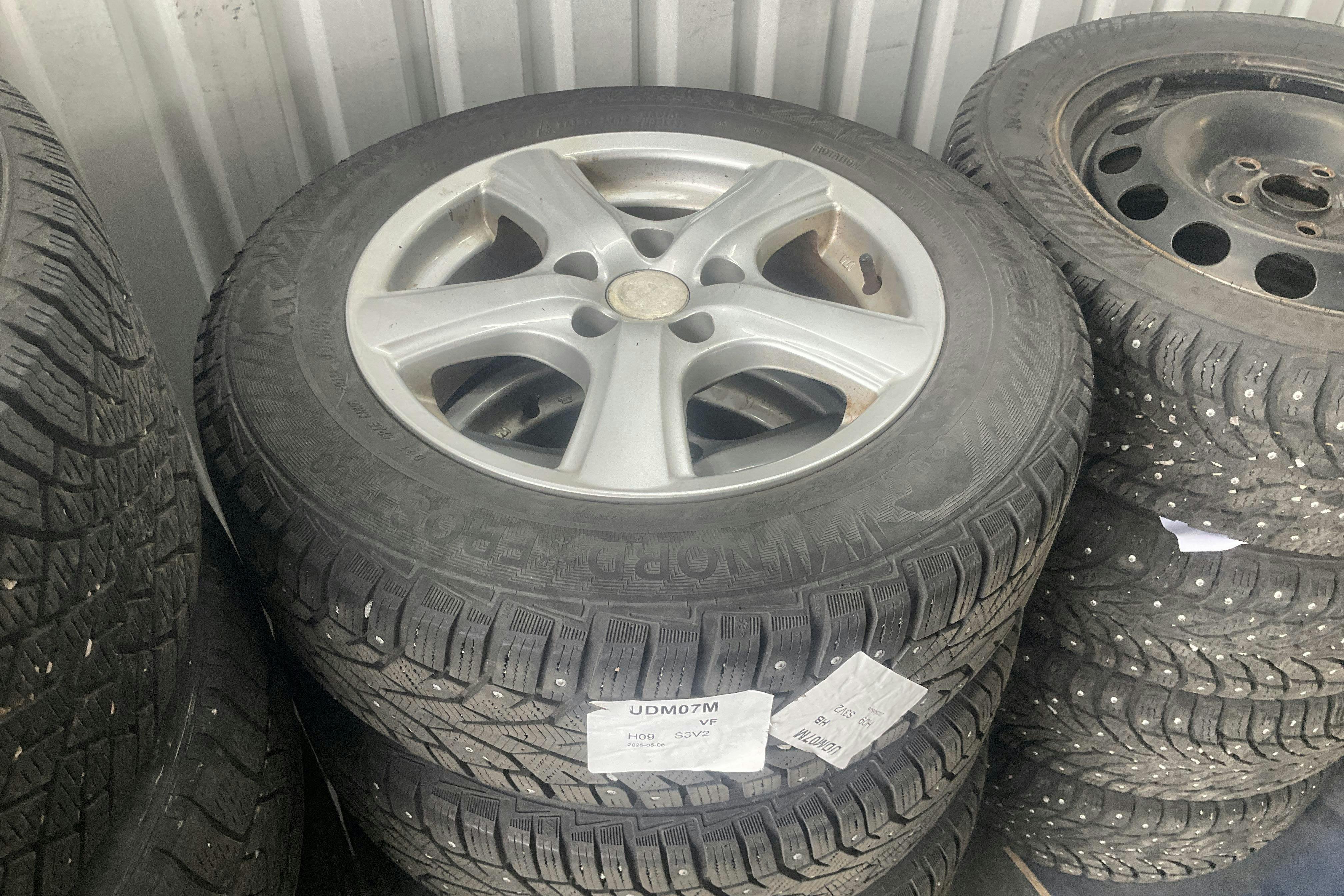 Vehicle Image 12