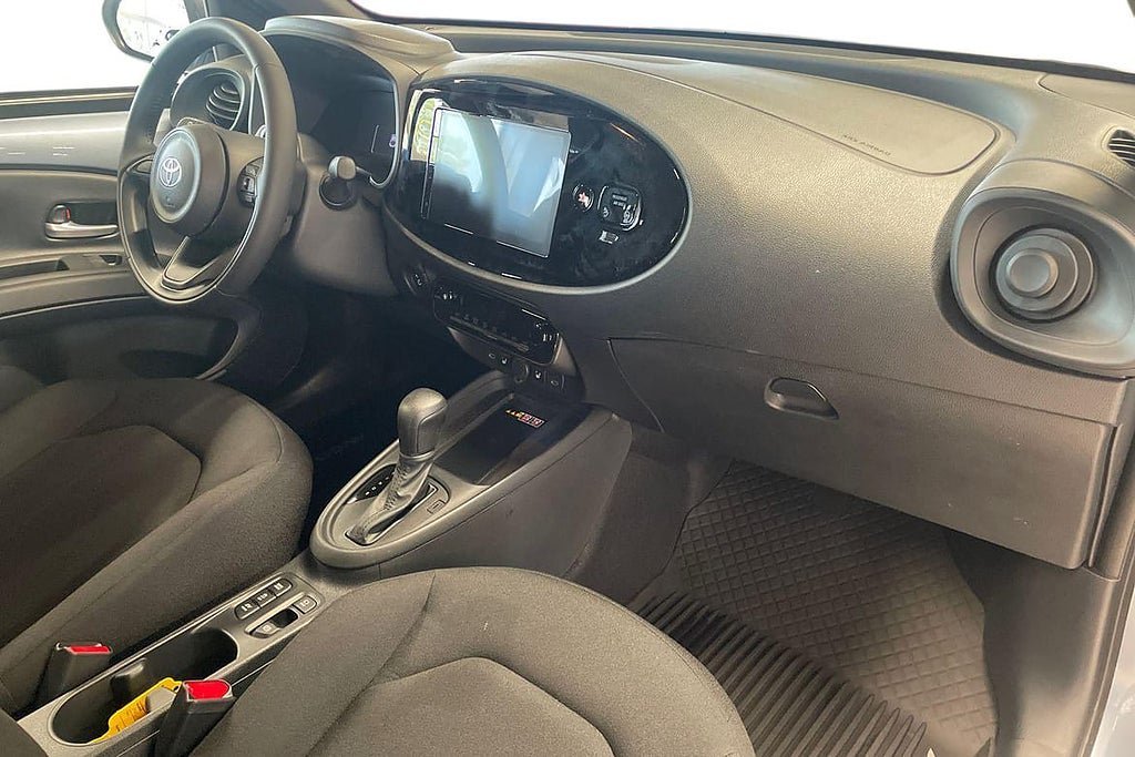 Vehicle Image 7