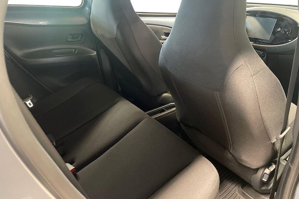 Vehicle Image 9