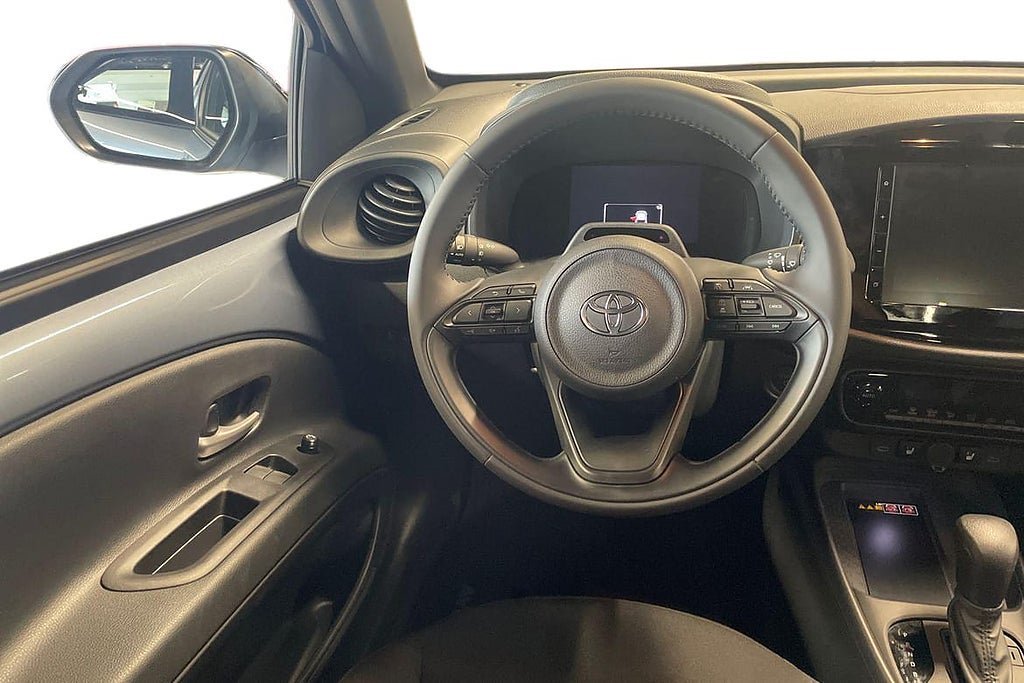 Vehicle Image 11