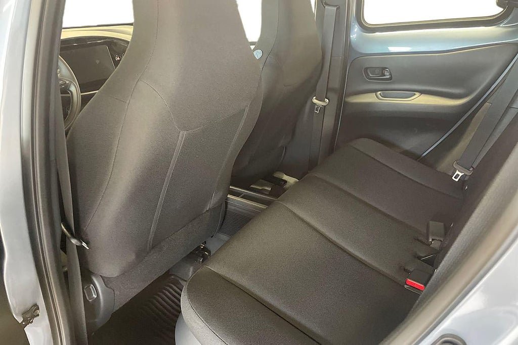 Vehicle Image 13